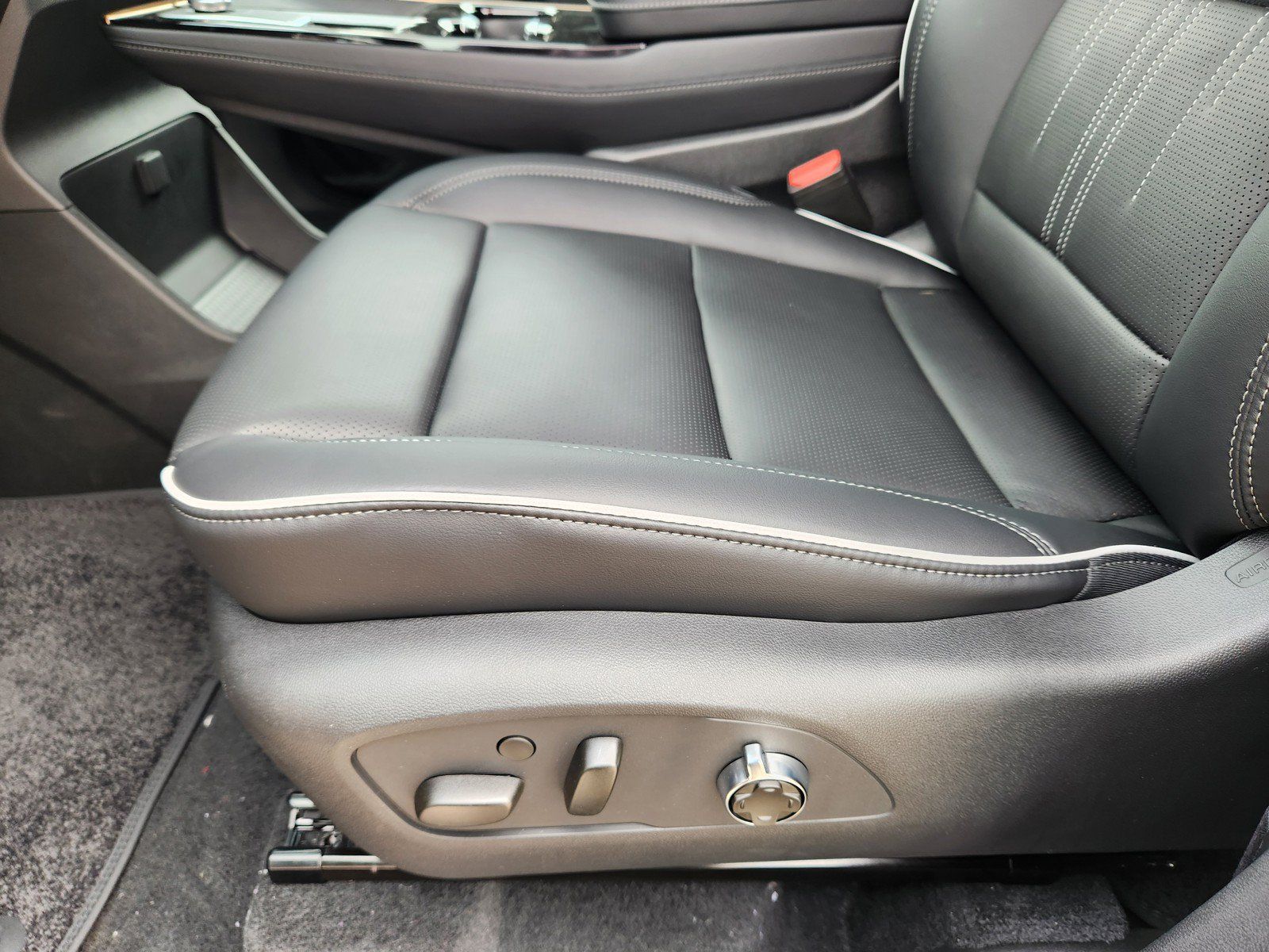New 2026 Buick Enclave Avenir w/ Super Cruise Package FWD image 19