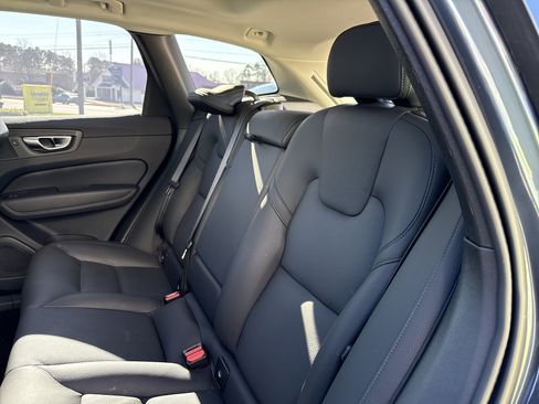 Used 2025 Volvo XC60 B5 Plus image 32