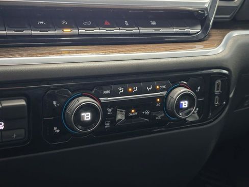 Used 2022 Chevrolet Silverado 1500 RST AWD/4WD image 33