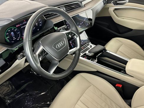 Used 2022 Audi e-tron Premium w/ Convenience Plus Package image 9