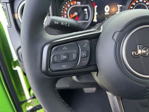 Used 2025 Jeep Gladiator Sport image 13