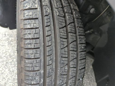 Used 2022 Volkswagen Taos SE w/ Panoramic Sunroof Package image 44