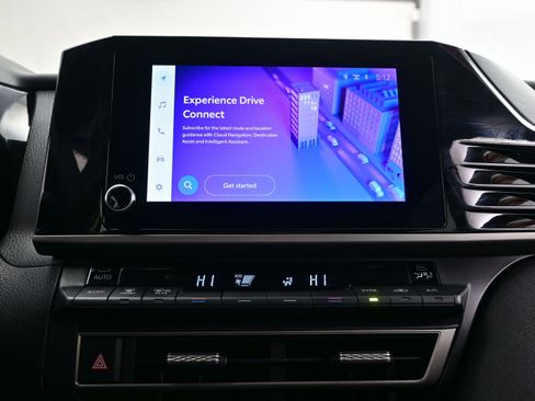 Used 2025 Toyota Camry LE image 18