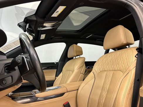 Used 2019 BMW 740i image 15