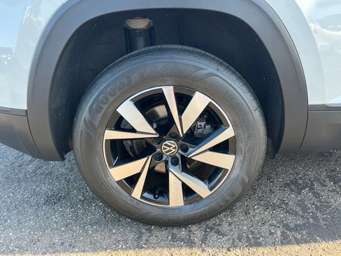 Used 2023 Volkswagen Atlas Cross Sport SE FWD image 39