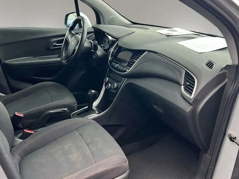 Used 2019 Chevrolet Trax LS image 24