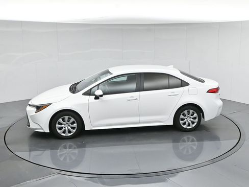 Used 2025 Toyota Corolla LE image 44