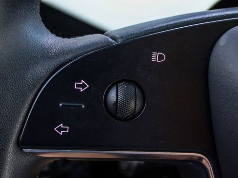 Used 2022 Tesla Model X image 25