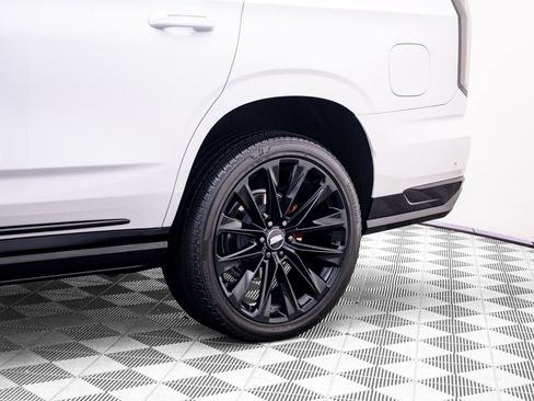 Certified 2025 Cadillac Escalade V w/ LPO, ONYX Package AWD/4WD image 41