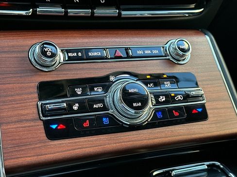 Used 2023 Lincoln Aviator Reserve w/ Equipment Group 201A image 24