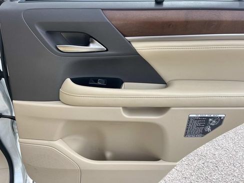Used 2019 Lexus LX 570 4WD w/ Luxury Package image 25