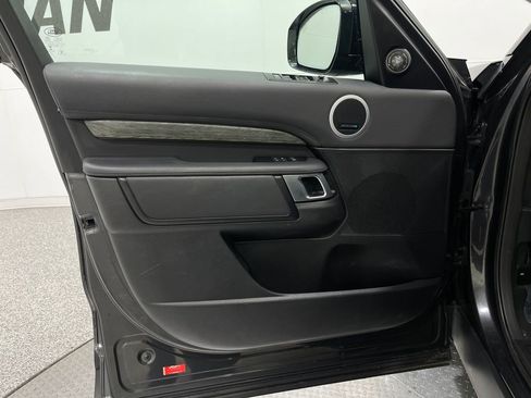 Used 2020 Land Rover Discovery HSE image 16