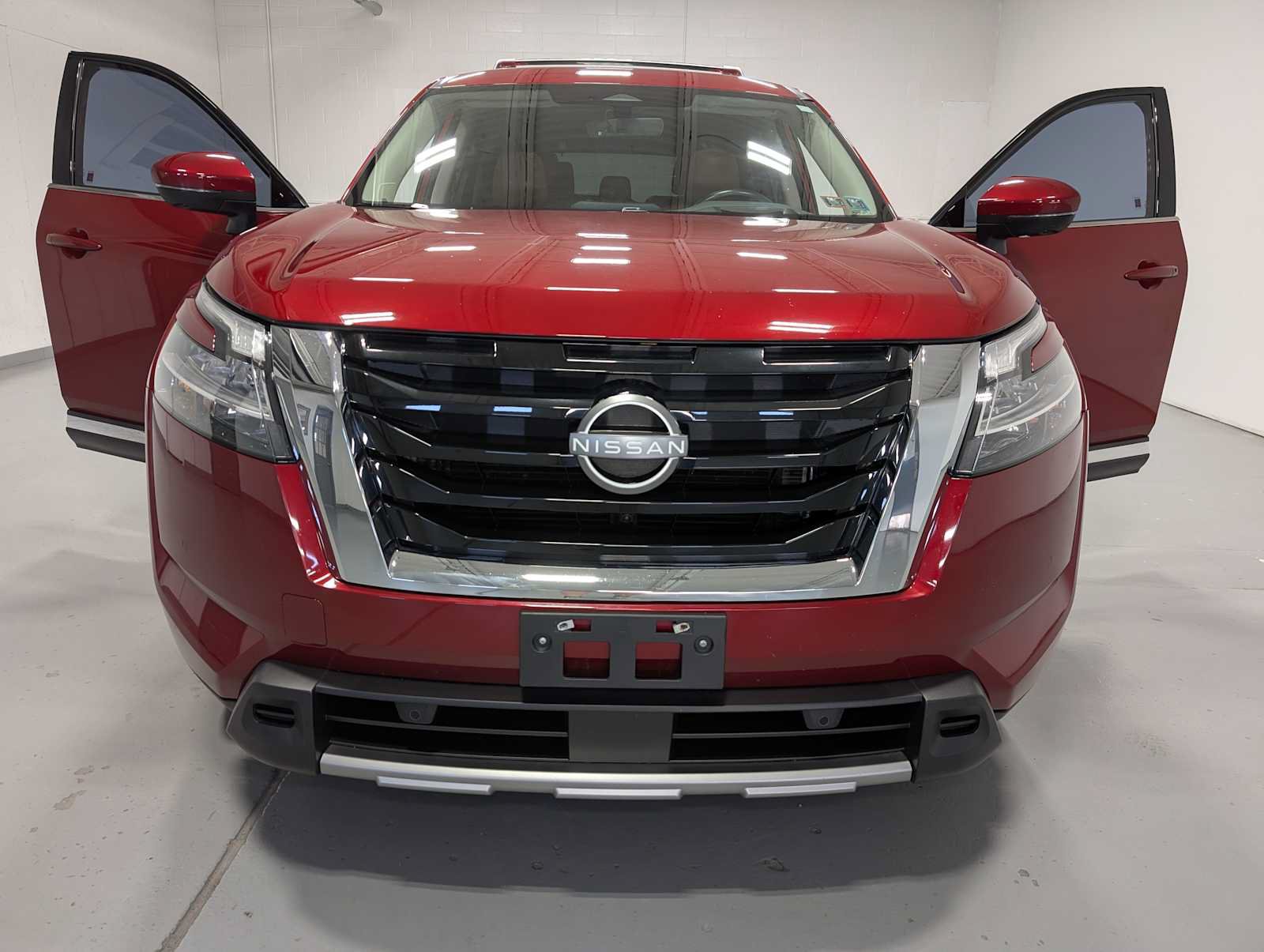 Used 2023 Nissan Pathfinder Platinum AWD/4WD image 15