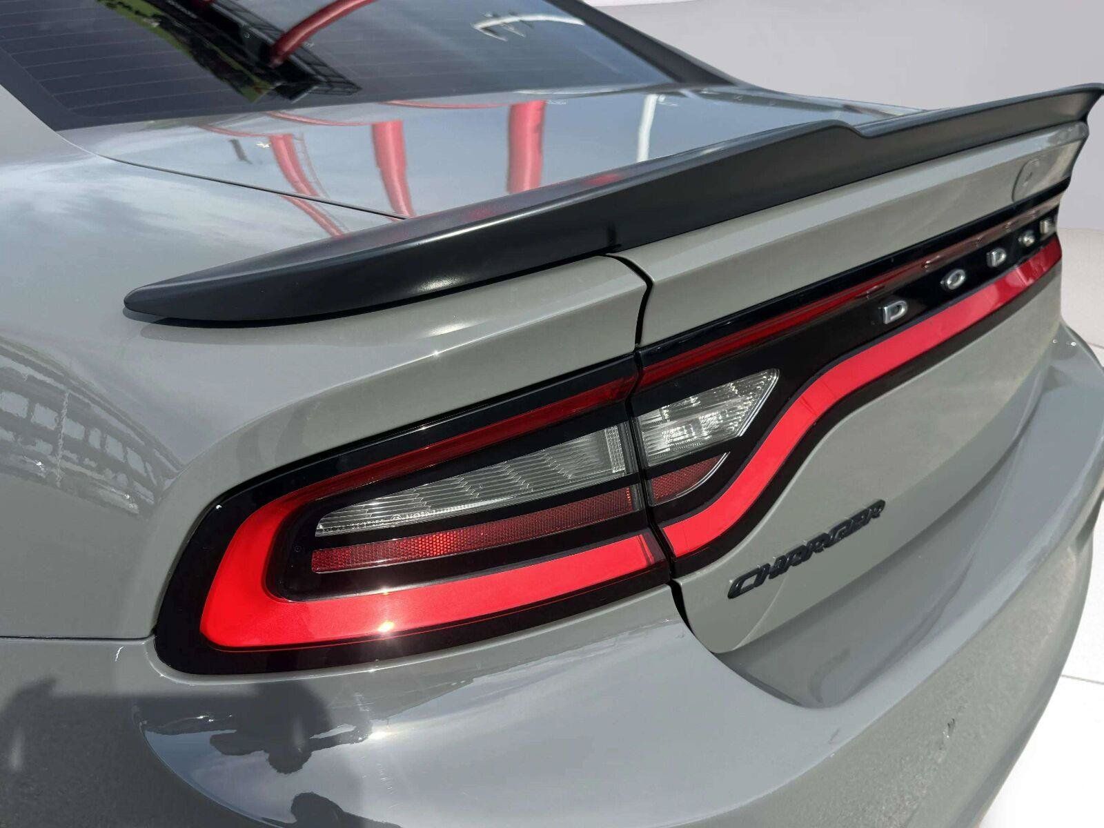 Used 2018 Dodge Charger SXT w/ Blacktop Package RWD image 14