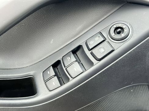 Used 2014 Hyundai Elantra Limited image 17