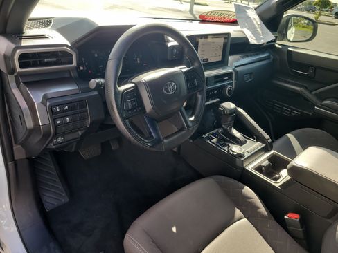 Used 2025 Toyota Tacoma SR5 AWD/4WD image 19