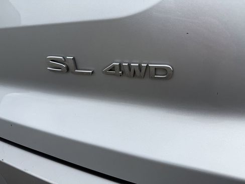Used 2025 Nissan Pathfinder SL AWD/4WD image 11