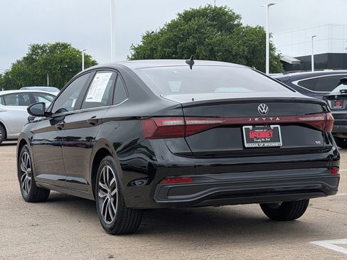 Used 2025 Volkswagen Jetta SE FWD image 4
