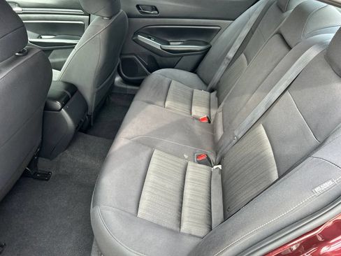 Used 2024 Nissan Altima 2.5 SV FWD image 12