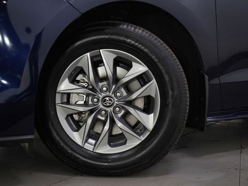 Used 2025 Toyota Sienna XLE AWD/4WD image 25