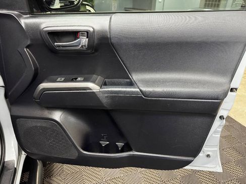 Used 2020 Toyota Tacoma TRD Sport w/ Technology Package RWD image 57