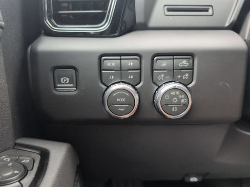 New 2026 GMC Sierra 1500 AT4 w/ AT4 Preferred Package AWD/4WD image 17