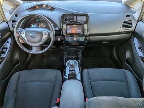 Used 2017 Nissan Leaf SV image 16