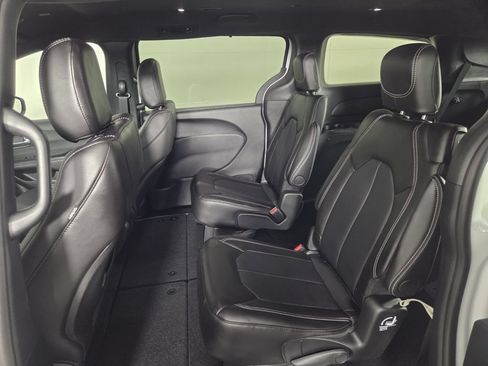 New 2026 Chrysler Pacifica Select FWD image 17