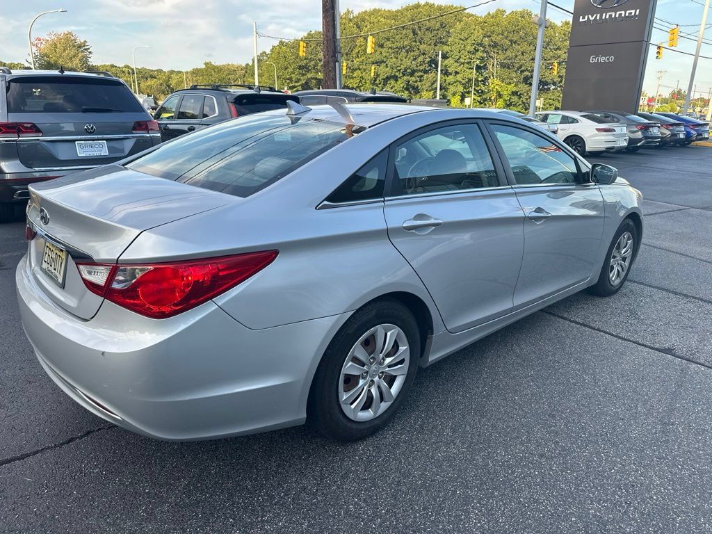 Used 2011 Hyundai Sonata GLS FWD image 2
