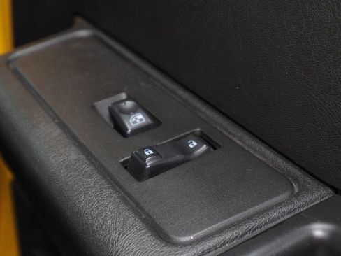 Used 2005 HUMMER H2 SUT w/ Preferred Equipment Group image 30