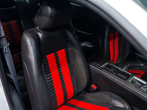 Used 2013 Ford Mustang Shelby GT500 RWD image 40