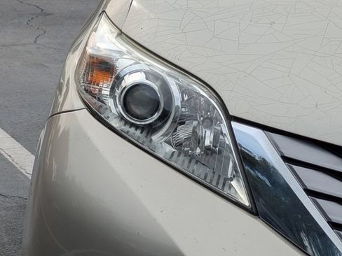 Used 2017 Toyota Sienna XLE Premium FWD image 9