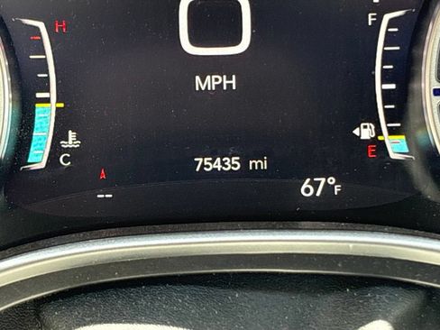 Used 2023 Chrysler Pacifica Touring-L AWD/4WD image 19