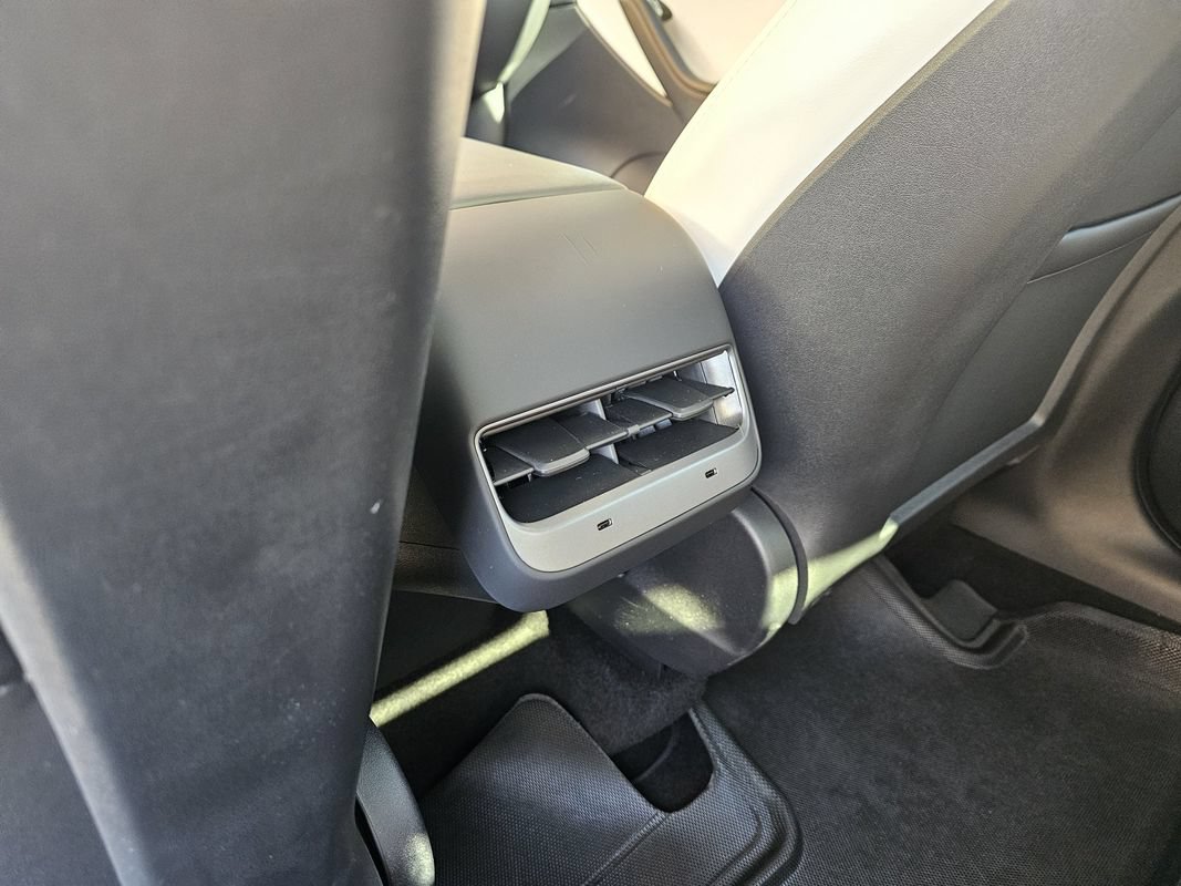 Used 2022 Tesla Model Y Long Range AWD/4WD image 21