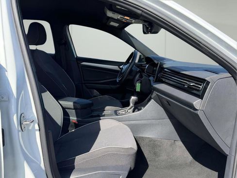 Used 2025 Volkswagen Jetta Sport image 10