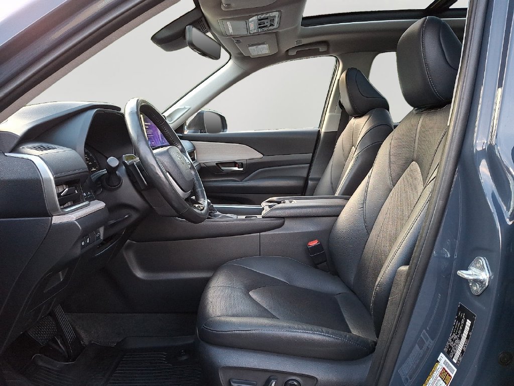 Used 2024 Toyota Grand Highlander AWD image 15