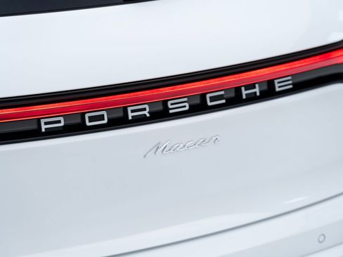 Certified 2026 Porsche Macan AWD/4WD image 14