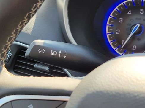 Used 2024 Chrysler Pacifica Touring-L image 14