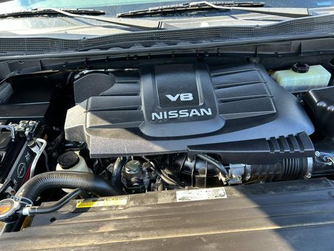 Used 2018 Nissan Titan SV w/ SV Convenience Package RWD image 31