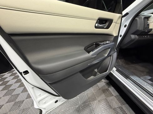 New 2026 Nissan Pathfinder SL image 13