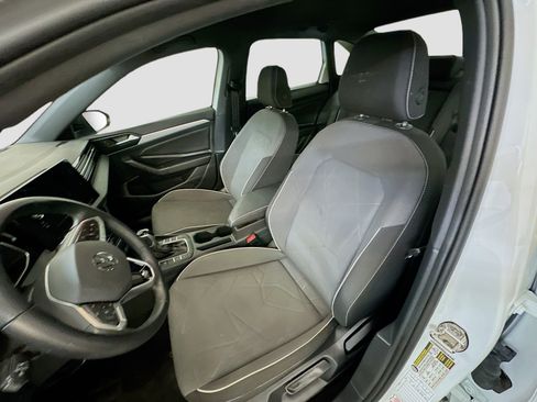 Used 2025 Volkswagen Jetta Sport image 13