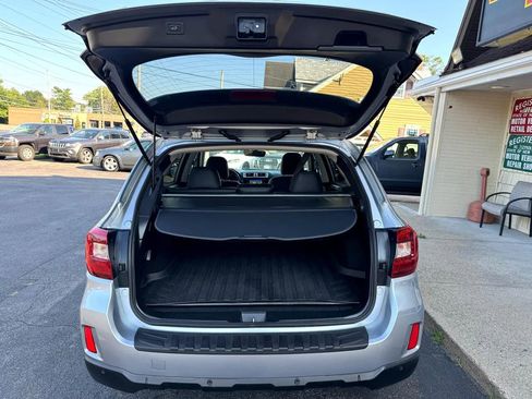 Used 2017 Subaru Outback 3.6R Limited image 25