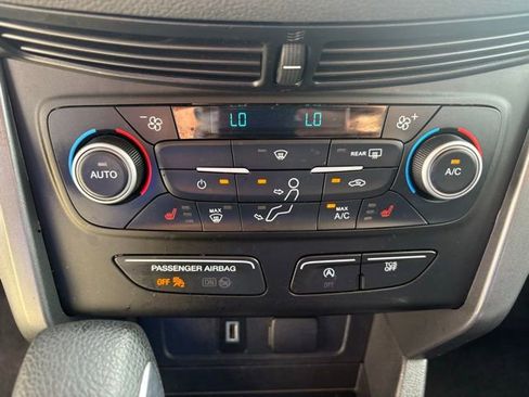 Used 2019 Ford Escape SE image 19