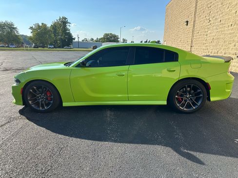 Used 2023 Dodge Charger R/T w/ Plus Group image 2