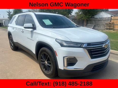 Used 2022 Chevrolet Traverse LT FWD image 3