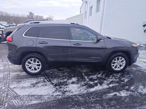 Used 2016 Jeep Cherokee Latitude w/ Cold Weather Group image 1