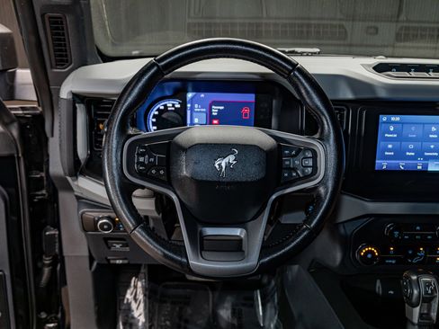 Used 2023 Ford Bronco Badlands w/ Sasquatch Package AWD/4WD image 14