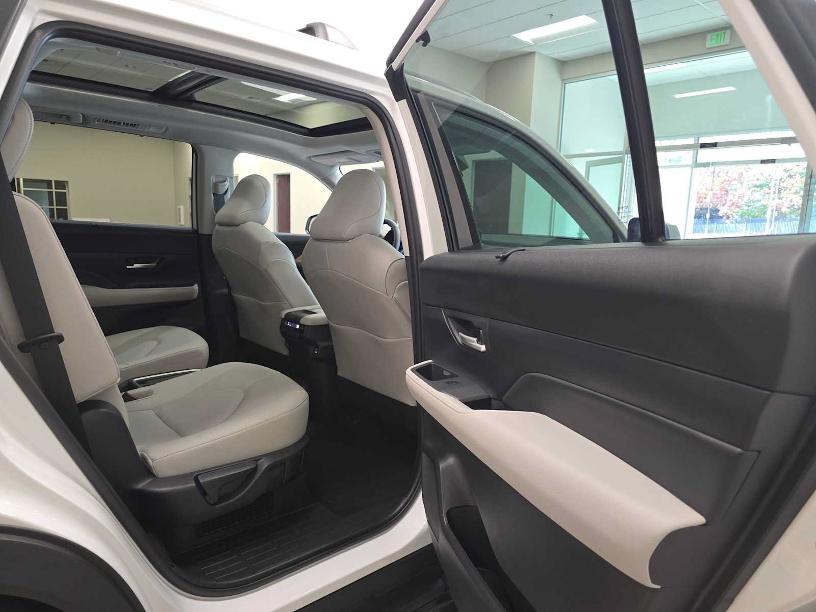 Used 2026 Toyota Grand Highlander AWD Hybrid image 27