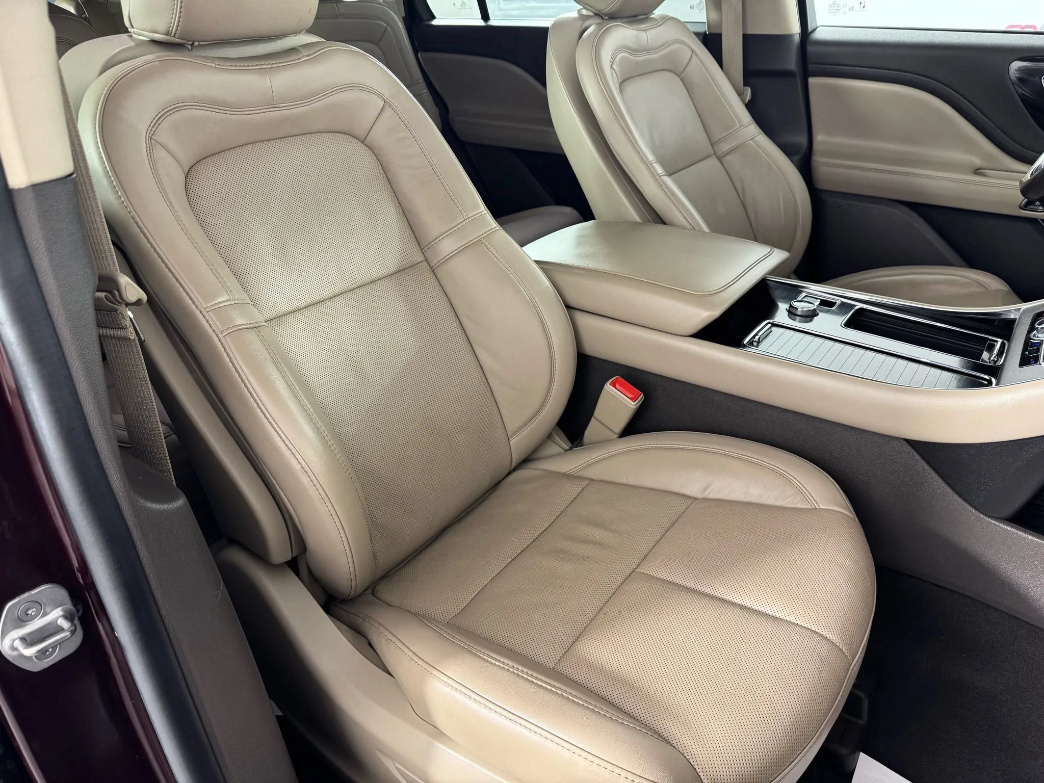 Used 2022 Lincoln Aviator Reserve w/ Elements Package Plus AWD/4WD image 37