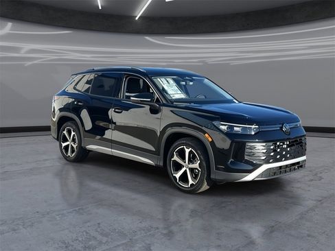 New 2026 Volkswagen Tiguan SE image 2